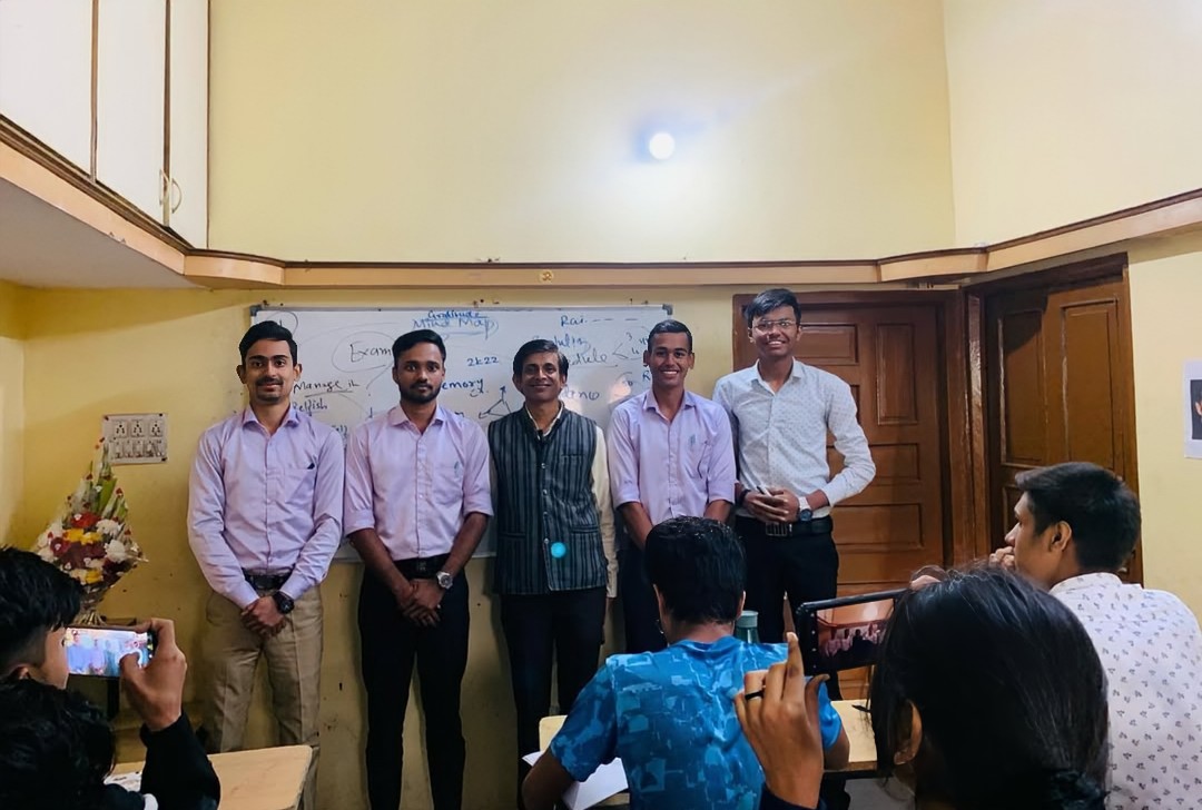 Conducted First Workshop At @pathshalareal by Dr. Sanjay Maheshwari Sir on the last day of Year 2022.
On the topic How to Prepare well in the Exams of 2023 & How to be mentally Strong.
Attended by the Students of Class X, XI, XII.(Commerce + PCM)